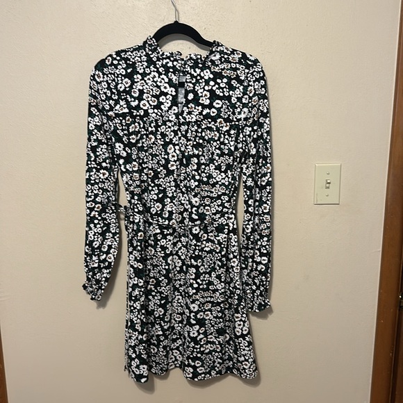 Boden Easy Yoke Mini‎ Jersey Dress in Black, Petal Blossom Size 4 - Picture 11 of 12